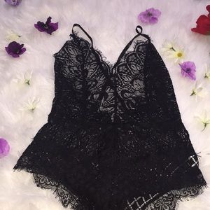 Sexy black lace bodysuit with an open back❤️